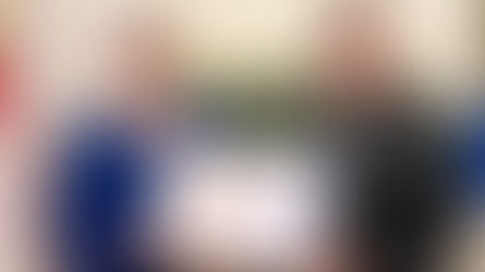 Wow! Welch Ehre! Michael Regner von Bundesministerin Susanne Raab zum Kommerzialrat ernannt!