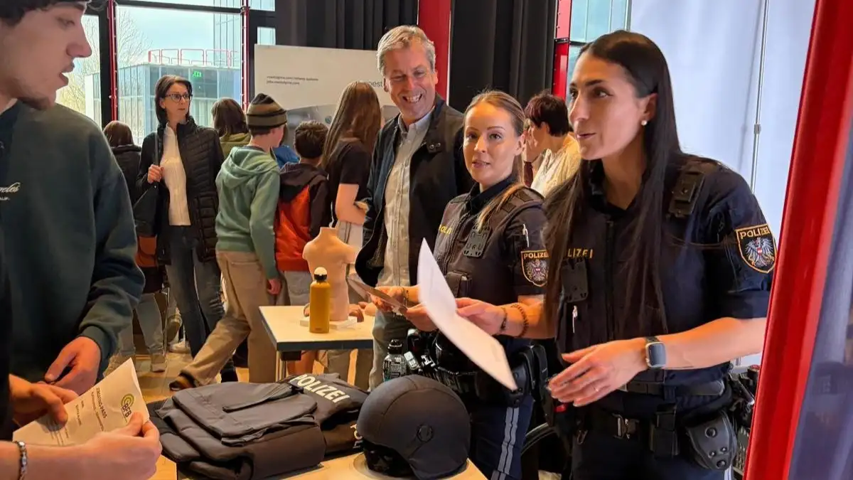 Jobdating im Kulturzentrum Spielberg mit Schülerinnen und Schülern sowie regionalen Unternehmen bei Gesprächen und Mitmachstationen