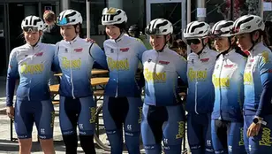 Damenteam ARBÖ Rapso Knittelfeld beim Bundesliga-Auftakt in Leonding mit geschlossenem Teamauftritt