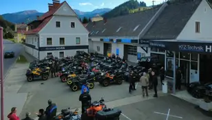 Start der ATV- und SSV-Kundenausfahrt von ALLRAD HORN in Möderbrugg mit zahlreichen Teilnehmerinnen und Teilnehmern.