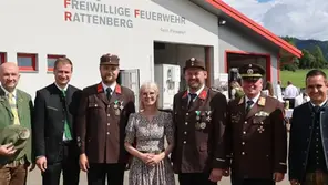 Ehrengäste und Feuerwehrfunktionäre beim 120-jährigen Jubiläum der FF Rattenberg