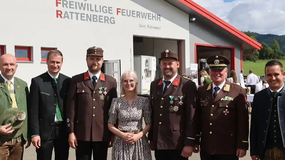 Ehrengäste und Feuerwehrfunktionäre beim 120-jährigen Jubiläum der FF Rattenberg