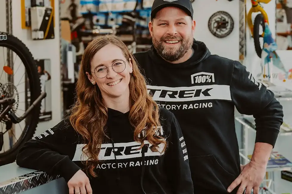 Jasmine und Bernd Willibald in der Radwerkstatt Willibald in Knittelfeld.