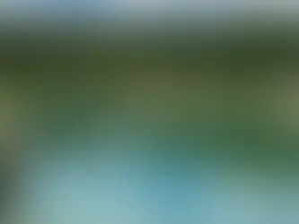 Hopf-Teich beim Campingplatz Murinsel in Großlobming mit klarem Wasser, umliegenden Stellplätzen und Naturkulisse als Veranstaltungsort für das Anpaddeln auf der Mur.