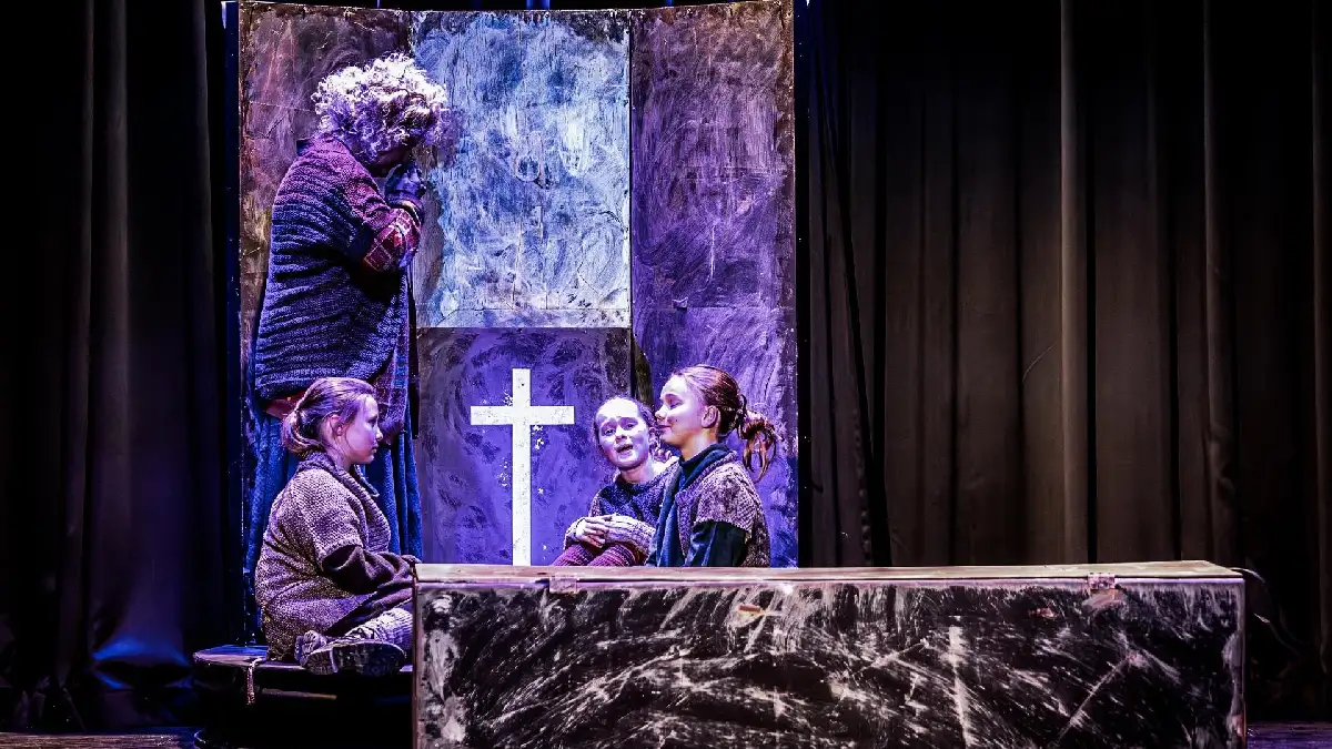 Stimmungsvolle Darstellung der zukünftigen Weihnacht mit eindrucksvoller Lichtstimmung und intensive