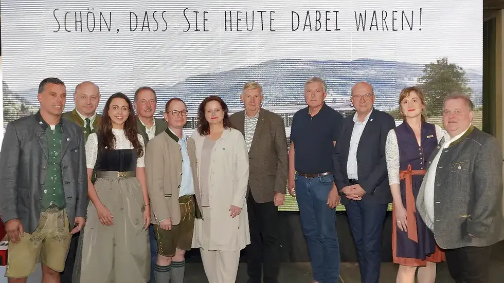 Vertreterinnen und Vertreter aus Politik, Bahn, Tourismus und Region beim Fest „Gemma Murtalbahn schauen“ in Murau