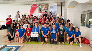 Bei den Landesmeisterschaften Schulschwimmen 2025 im Knittelfelder Hallenbad feierten Knittelfelder und Judenburger Schulteams großartige Erfolge und starke Platzierungen.