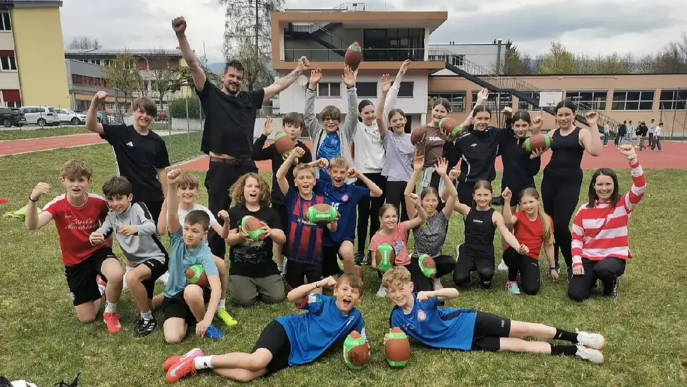 Flag Football Training mit Schülerinnen und Schülern am BG BRG Judenburg mit Trainern der Murtal Bulls