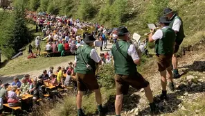 Traditionelle Weisen und geselliges Beisammensein prägen das beliebte Almfest in der Gaal.