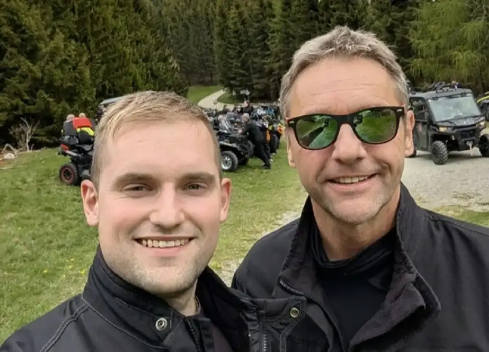 Mario und Gerhard Horn freuen sich über die große Beteiligung bei der traditionellen Kundenausfahrt.