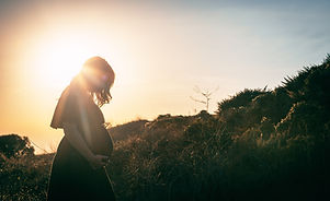 Femme enceinte dans la nature