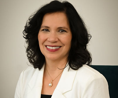 KD headshot (3)_edited.jpg