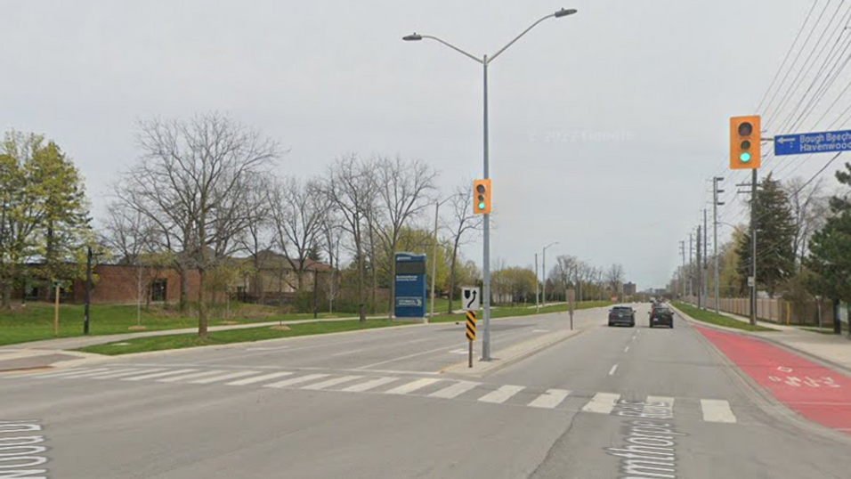 Pedestrians and vehicles collide at Burnhamthorpe Rd E and Havenwood Dr in Mississauga