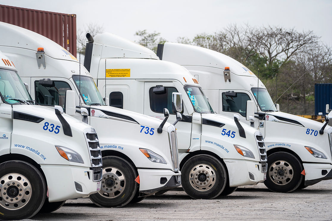Camiones transportes MAEDA