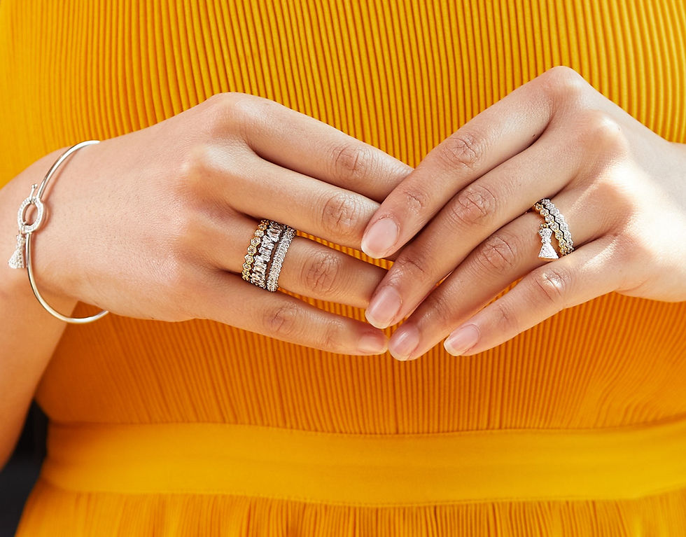 Thumbnail: Halo gold ring