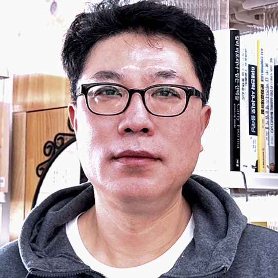 권춘오 이미지_edited.jpg