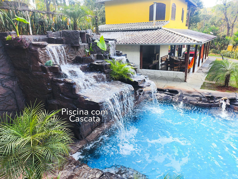PISCINA COM CASCATA