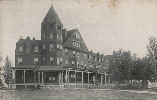 Hotel Powhatan.jpg
