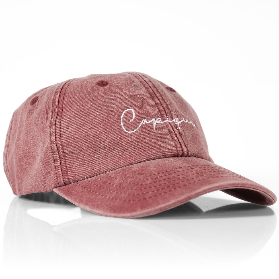 Capique keps i tvättad vinröd denim