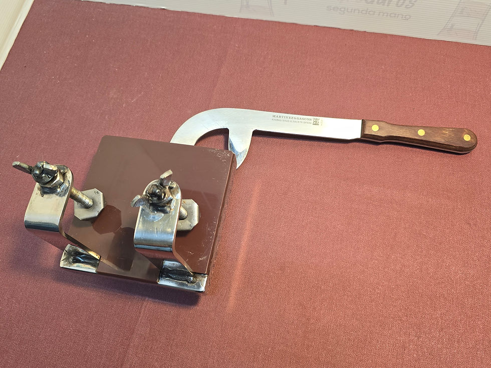 Miniatura: Abreostras fijo Martínez & Gascón para barra o mesa