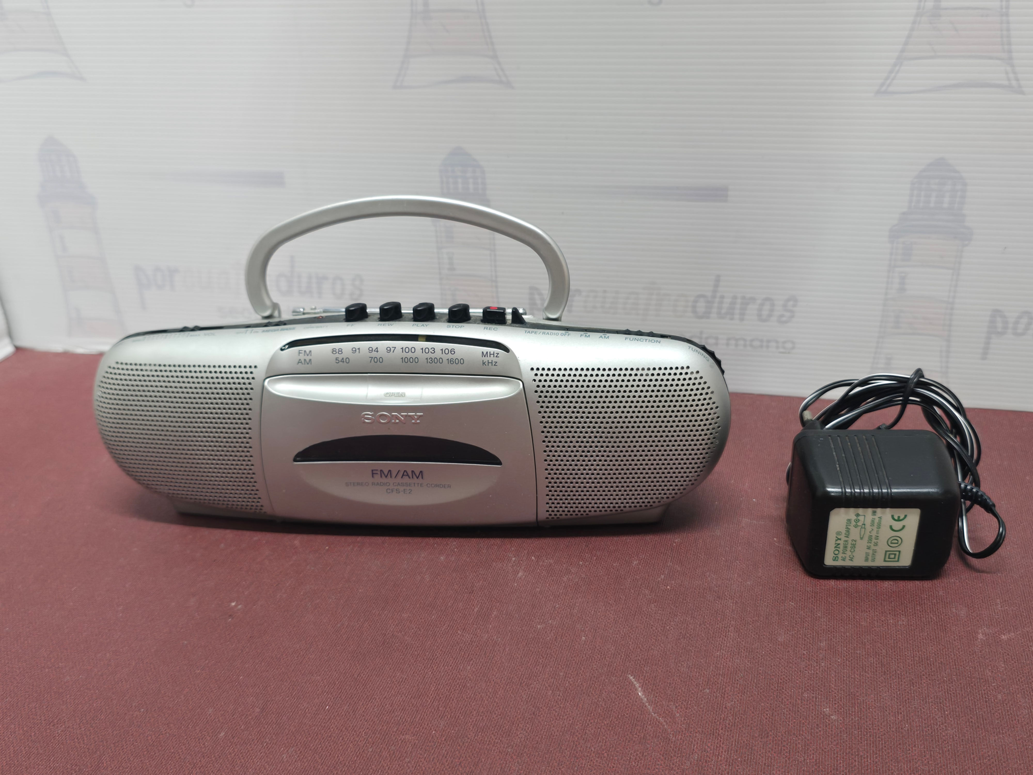 Radio Cassette portátil Sony CFS-E2 con adaptador