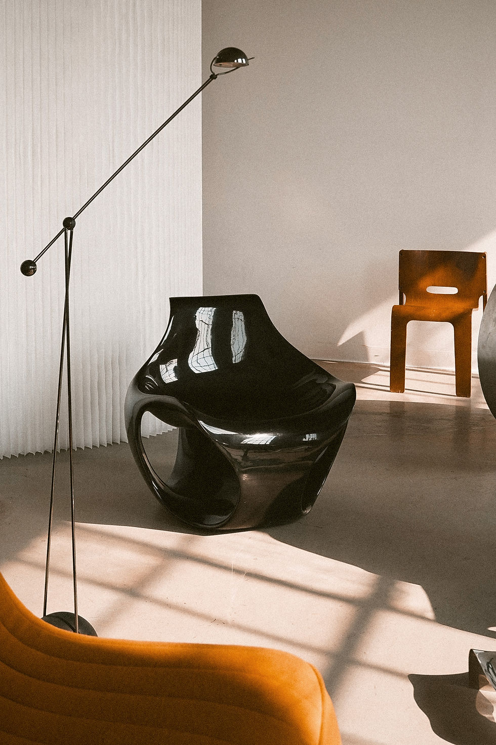 Thumbnail: Amorphic Fibreglass Lounge Chair in Black in the style of Luigi Colani