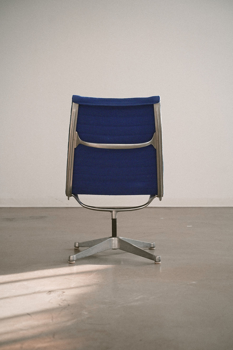 Thumbnail: Eames Thin Pad Lounge Chair in Blue by Charles and Ray Eames for Herman Miller
