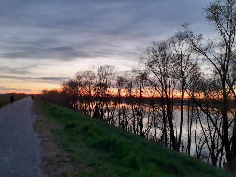 tramonto sul Po.jpeg