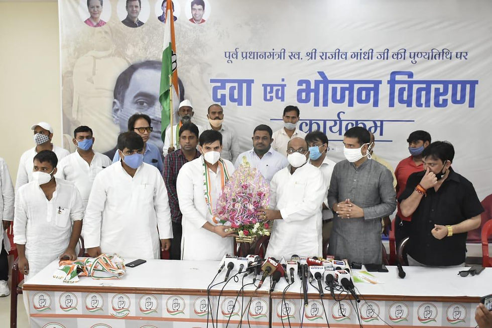 समर्थकों के साथ कांग्रेस में शामिल हुए अनिल यादव, अजय लल्लू ने कहा सपा टूट रही है,भाजपा बिखर रही है