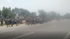 मथुरा में मजदूरों ने हाइवे पर की आगजनी