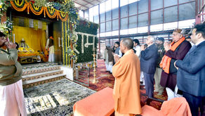 सीएम योगी ने किए रामलला और हनुमानगढ़ी के दर्शन - राम मंदिर निर्माण से जुड़े विकास कार्यों का मुख्यमंत्री ने लिया जायजा