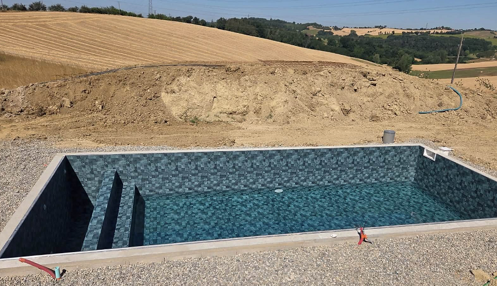 Piscine 4 x 9 m avec skimmers miroir et membrane armée 3D