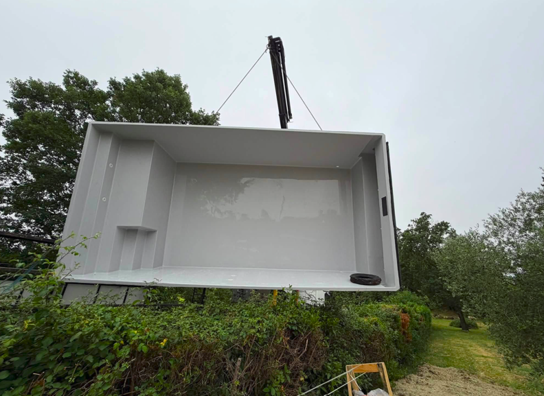 Installation d’une piscine coque Mirande avec volet immergé à Belcastel