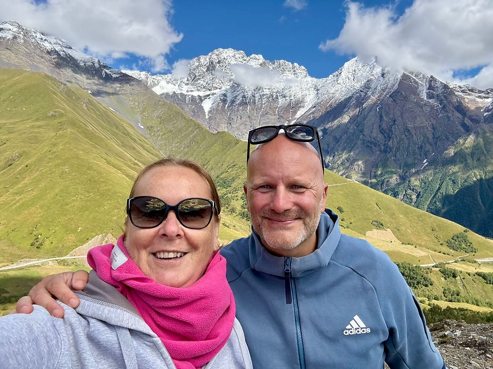 Lianne en Rudolf van 2Live Onderweg in Ushguli
