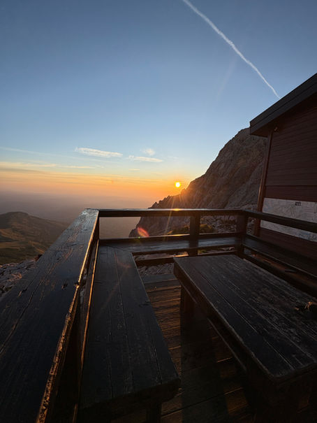 Tra le pieghe della roccia e il respiro dell’altitudine