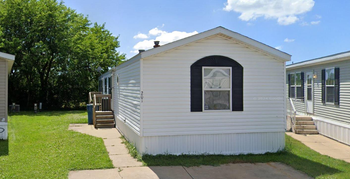 3 Bed, 2 Bath Home in Candlelight Village – Sauk Village, Illinois