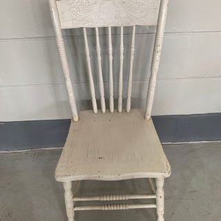 Cottage white chair 