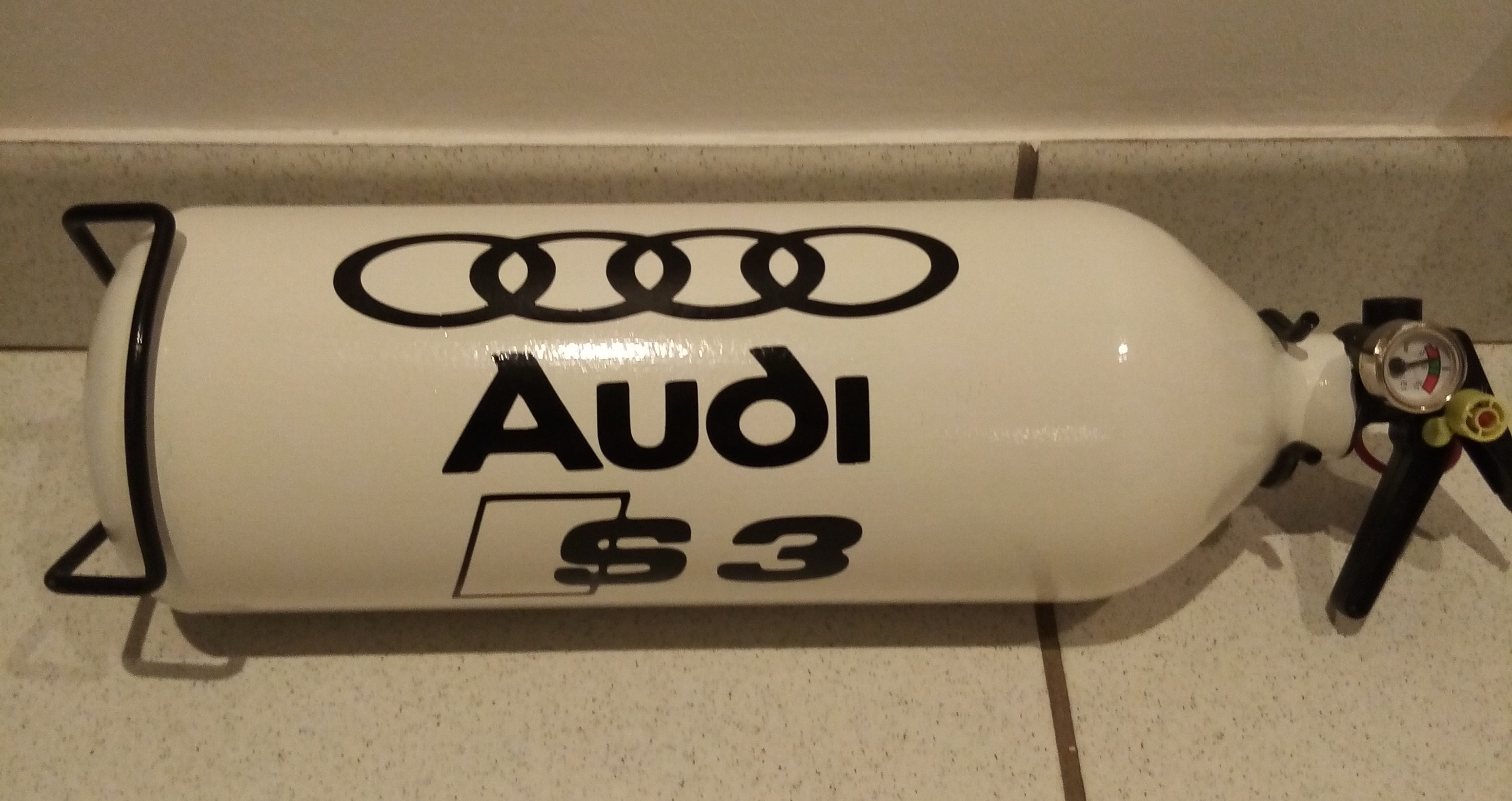 Extincteur déco audi 