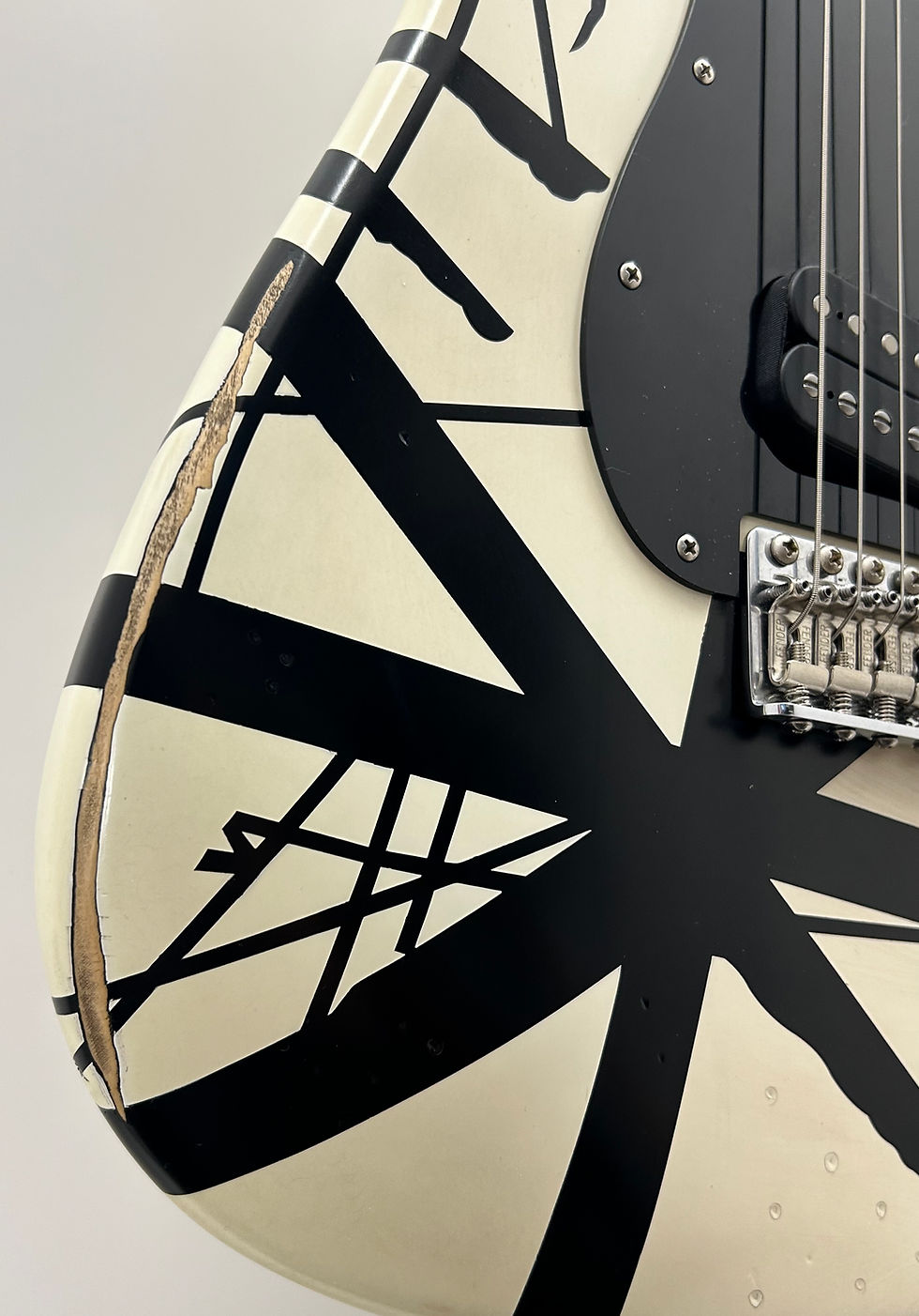 Miniature : EVH Fender Striped Series 78 Eruption White Black Relic
