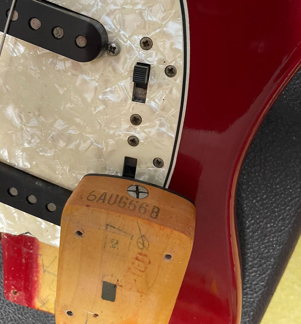 Miniature : Fender Mustang USA 1966 vintage red