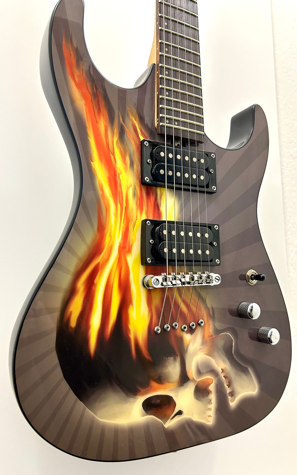Miniature : Washburn Pro skull stratocaster style, collector