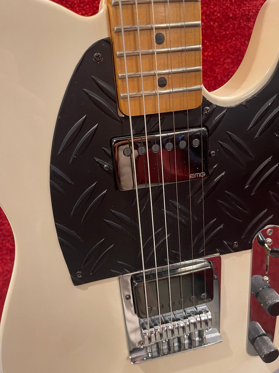 Miniature : Fender Telecaster MIM avec Micros James Hetfield EMG