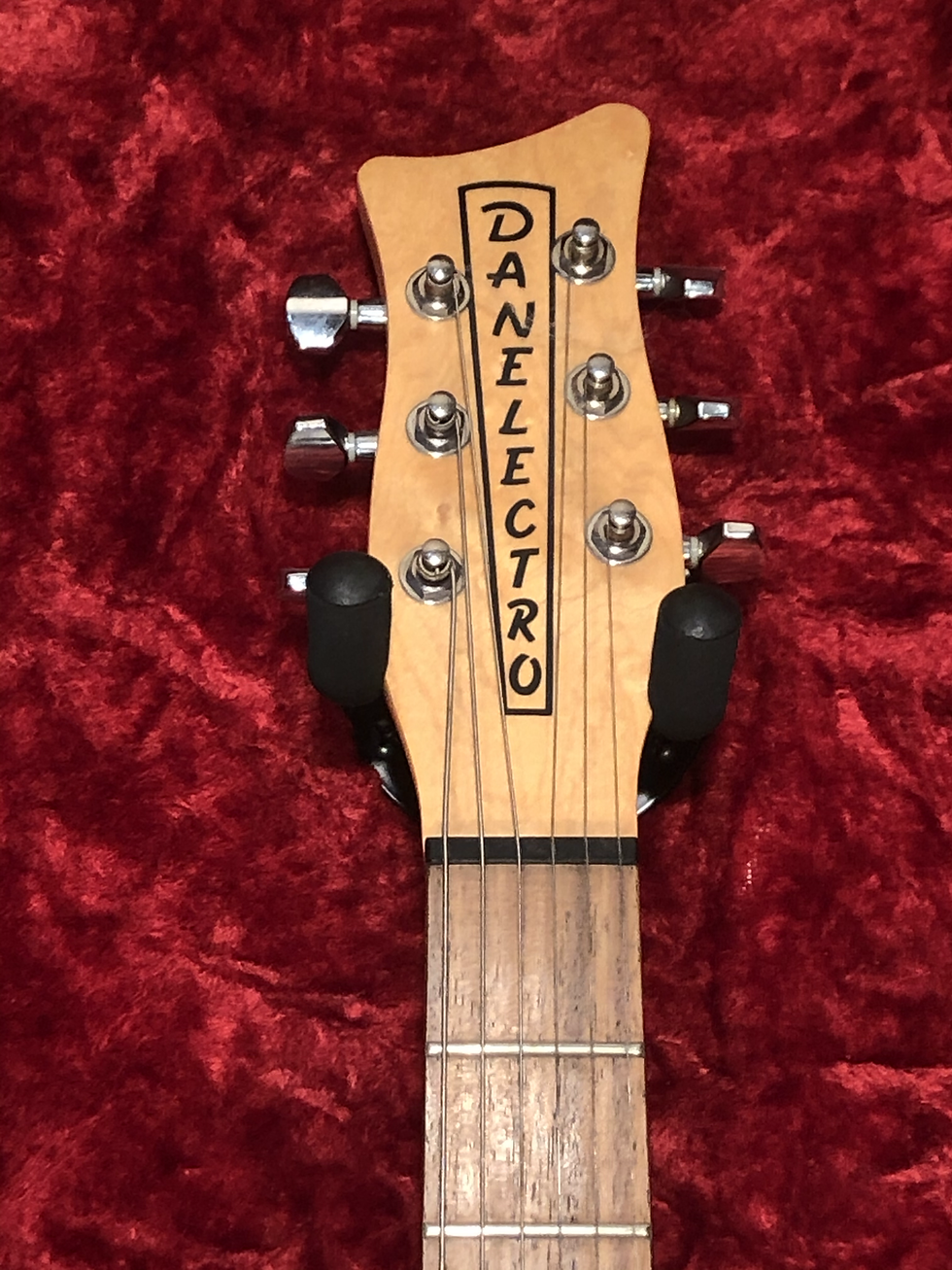 Miniature : Danelectro Sparkle with distortion echo tremolo chorus