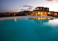 005 esterno notte.jpg