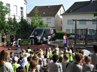 Nachhaltige Unterstützung: Der Lions-Förderpreis als starkes Fundament für eun unvergessliches Sportfest in Lage.