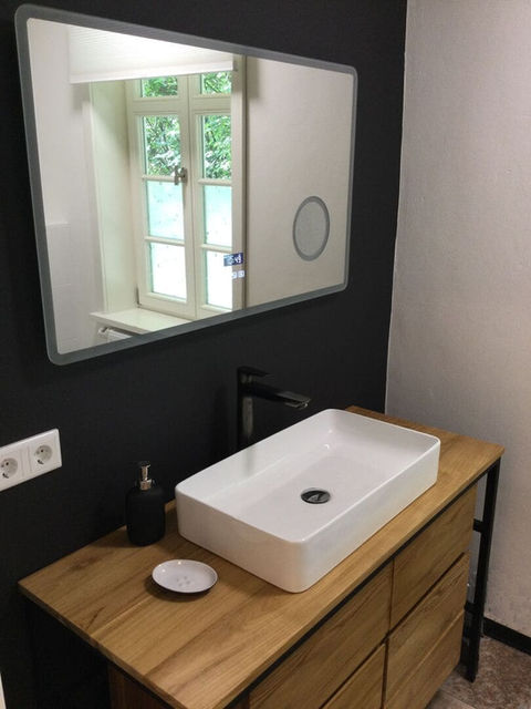 Erstes Badezimmer