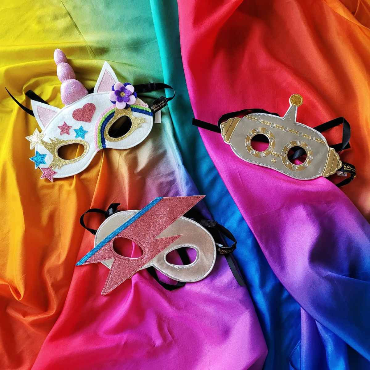 Antifaces y pañuelo arcoiris