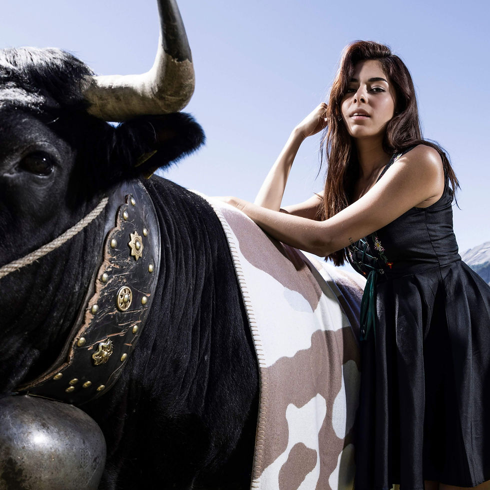 La Vache Throw by Viñas Genève