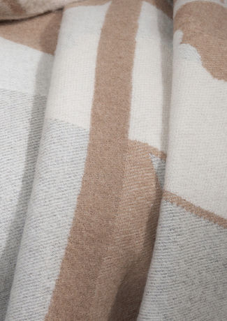 Luxury Throw Blankets & Pillows | Viñas Genève