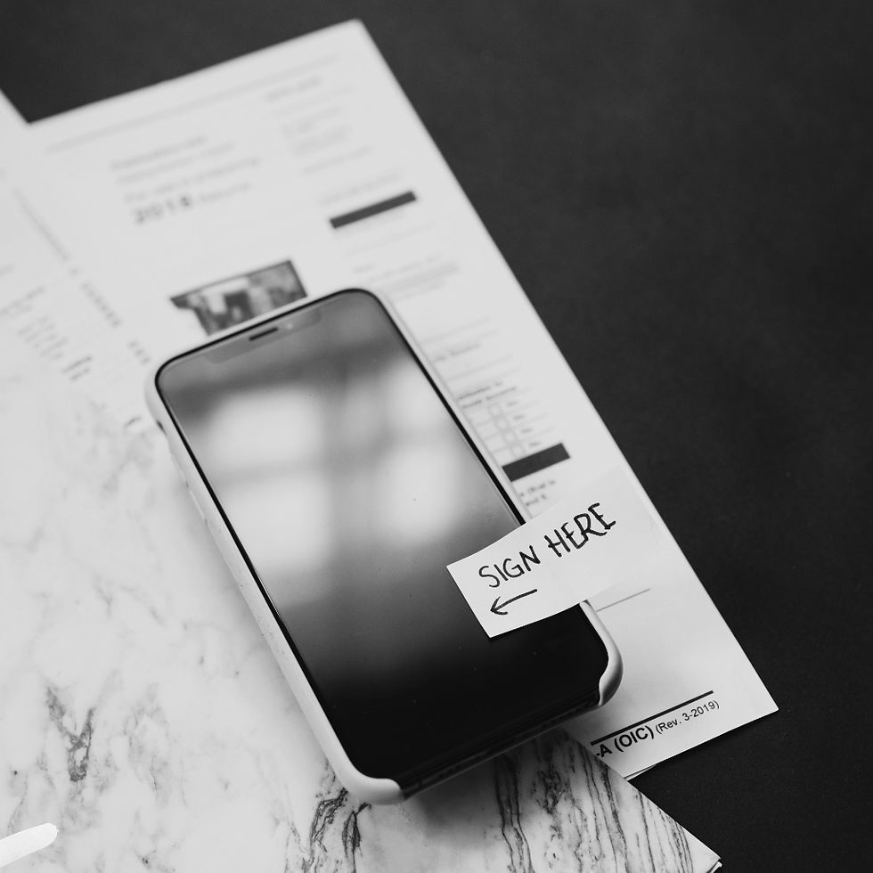 Form to sign on a smartphone | Ultrabrand